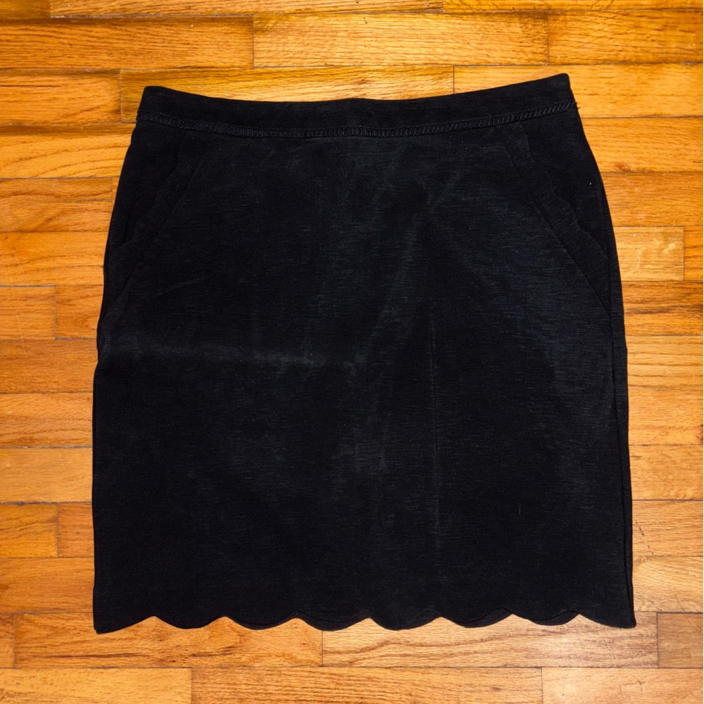 Skies Are Blue Scallop Pencil Skirt Black